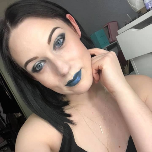 Meet your Posher, Stephanie - Picture 1 of 1